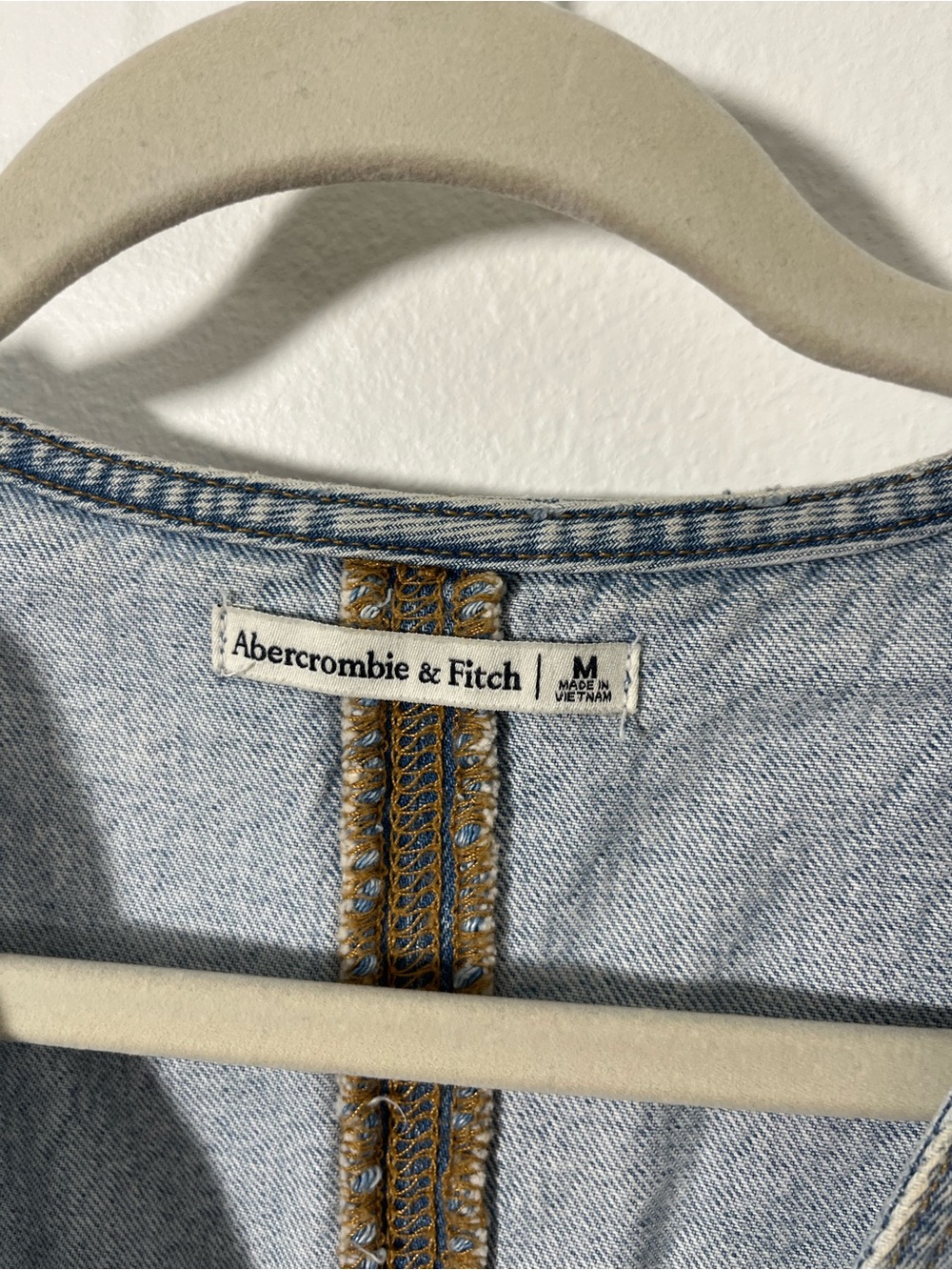Abercrombie & Fitch Size M Light Blue Denim Vest with 5 Button Closure - Picture 2 of 5